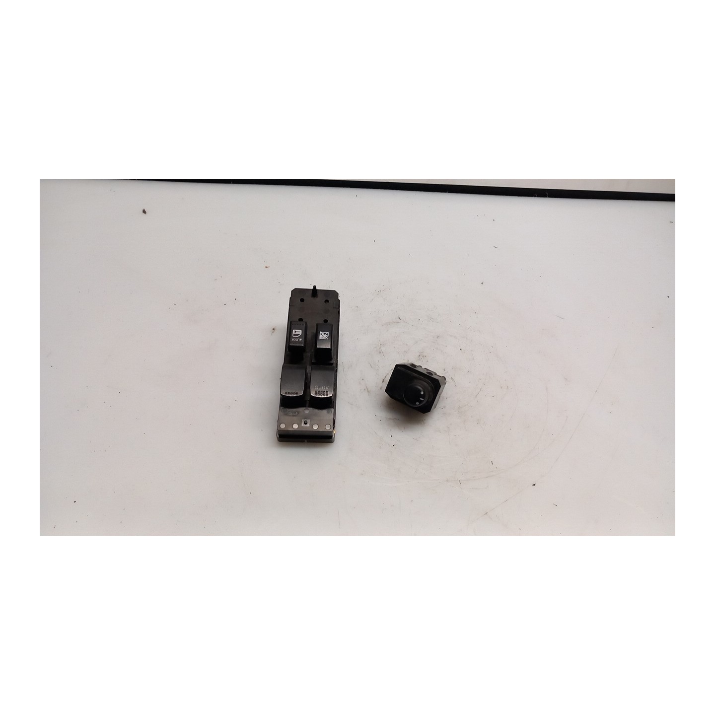 BLOCCO COMANDI ALZACRISTALLI 143 OPEL AGILA (H08) (01/08-) K10B 93194977