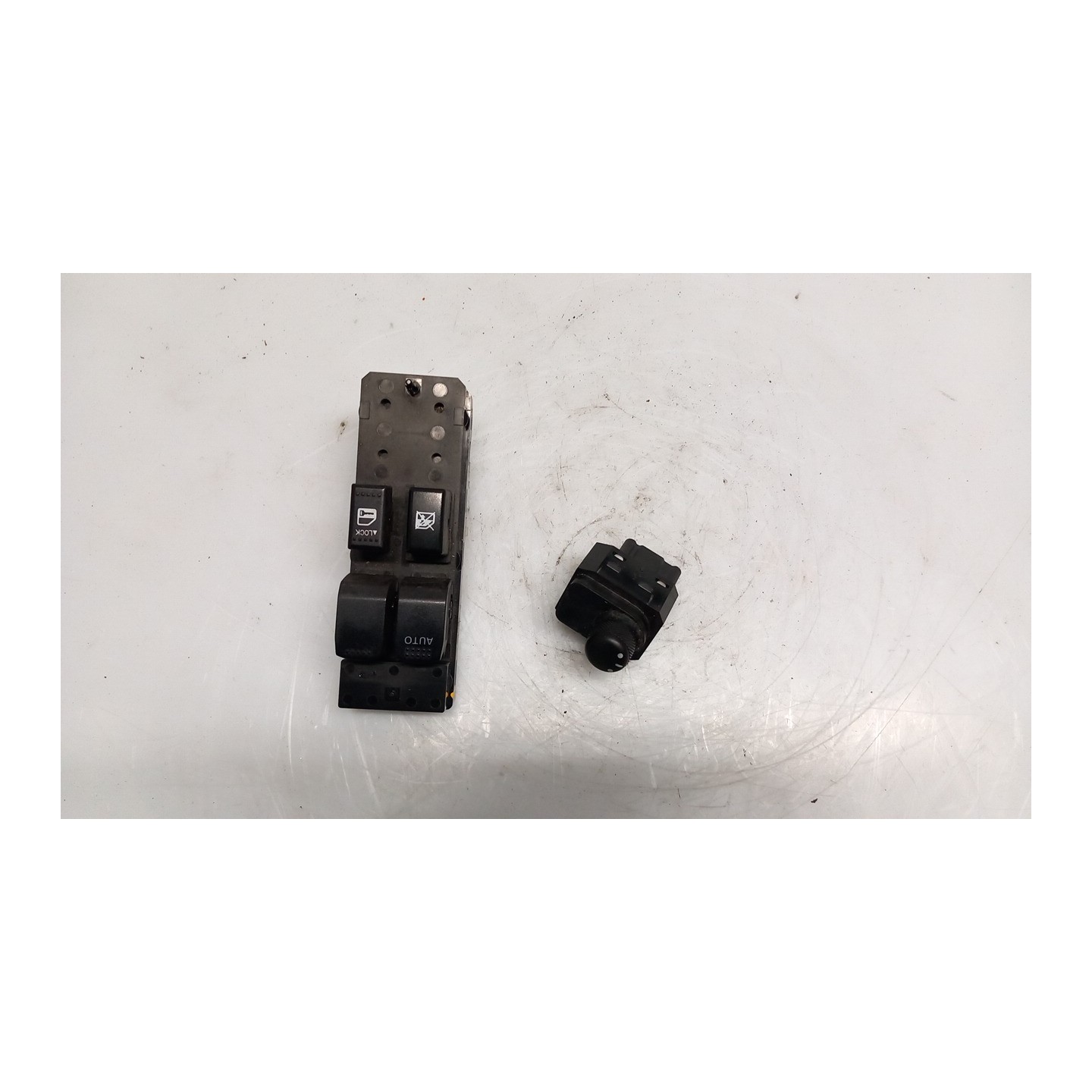 BLOCCO COMANDI ALZACRISTALLI 143 OPEL AGILA (H08) (01/08-) K10B 93194977