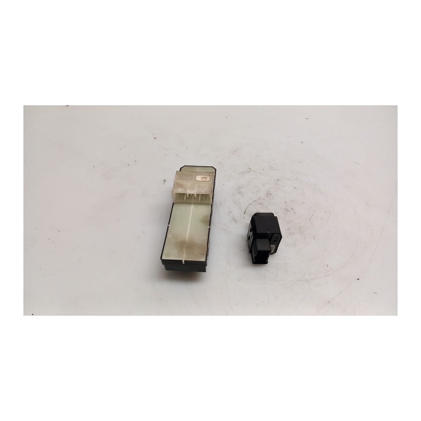 BLOCCO COMANDI ALZACRISTALLI 143 OPEL AGILA (H08) (01/08-) K10B 93194977