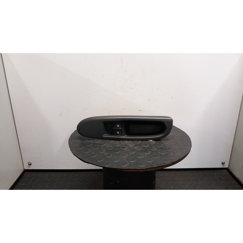 BLOCCO COMANDI ALZACRISTALLI SX. 108 RENAULT CLIO 2A SERIE (05/01-11/10) D7FG7 8200084008