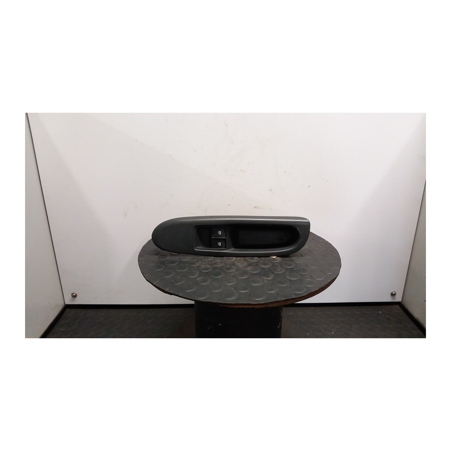 BLOCCO COMANDI ALZACRISTALLI SX. 108 RENAULT CLIO 2A SERIE (05/01-11/10) D7FG7 8200084008