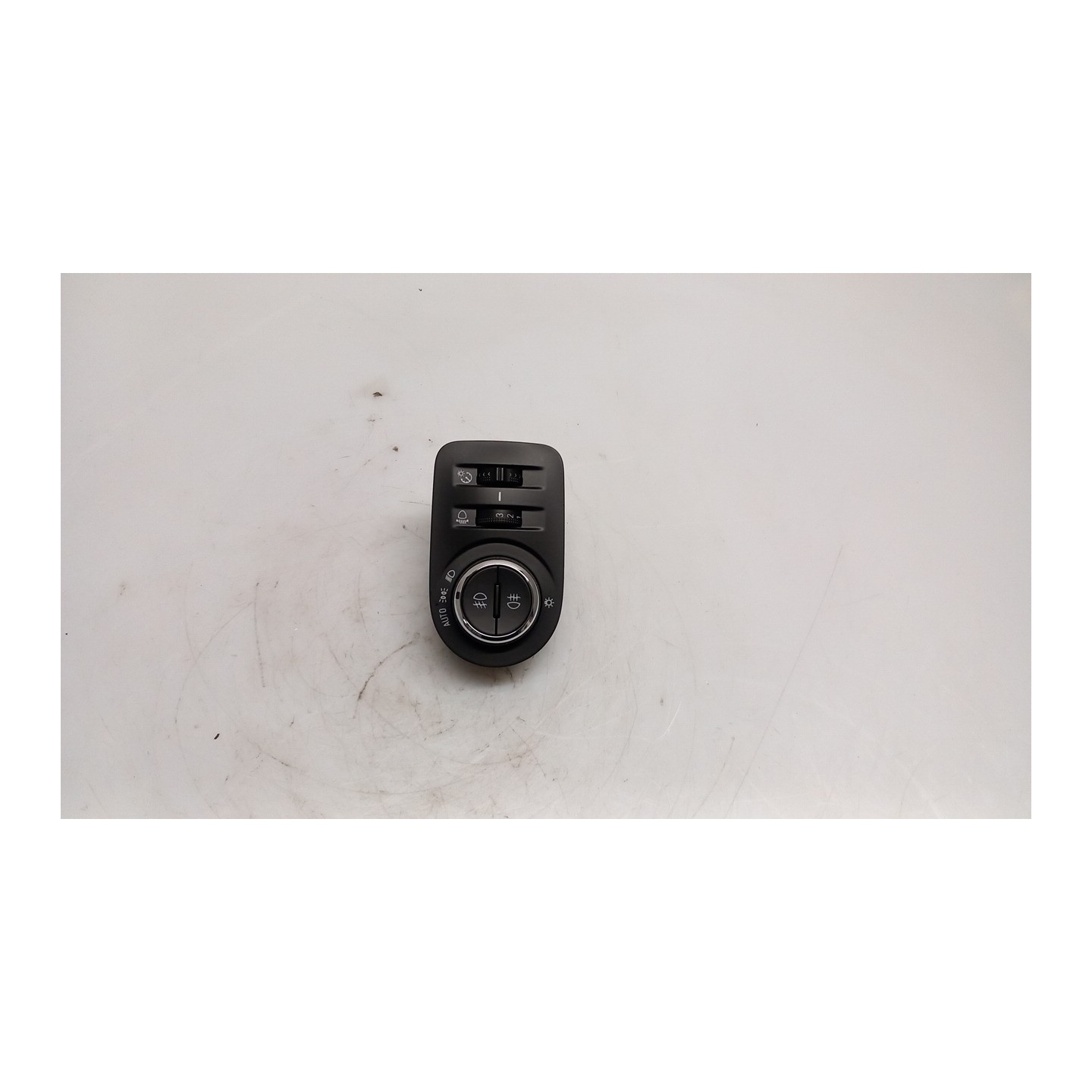 INTERRUTTORE BLOCCO COMANDO LUCI P/FENDIN./REG.MAN.ALTEZ.FARI 045 OPEL CROSSLAND (P17) (10/20-01/24) EB2ADT(HN05 39086302