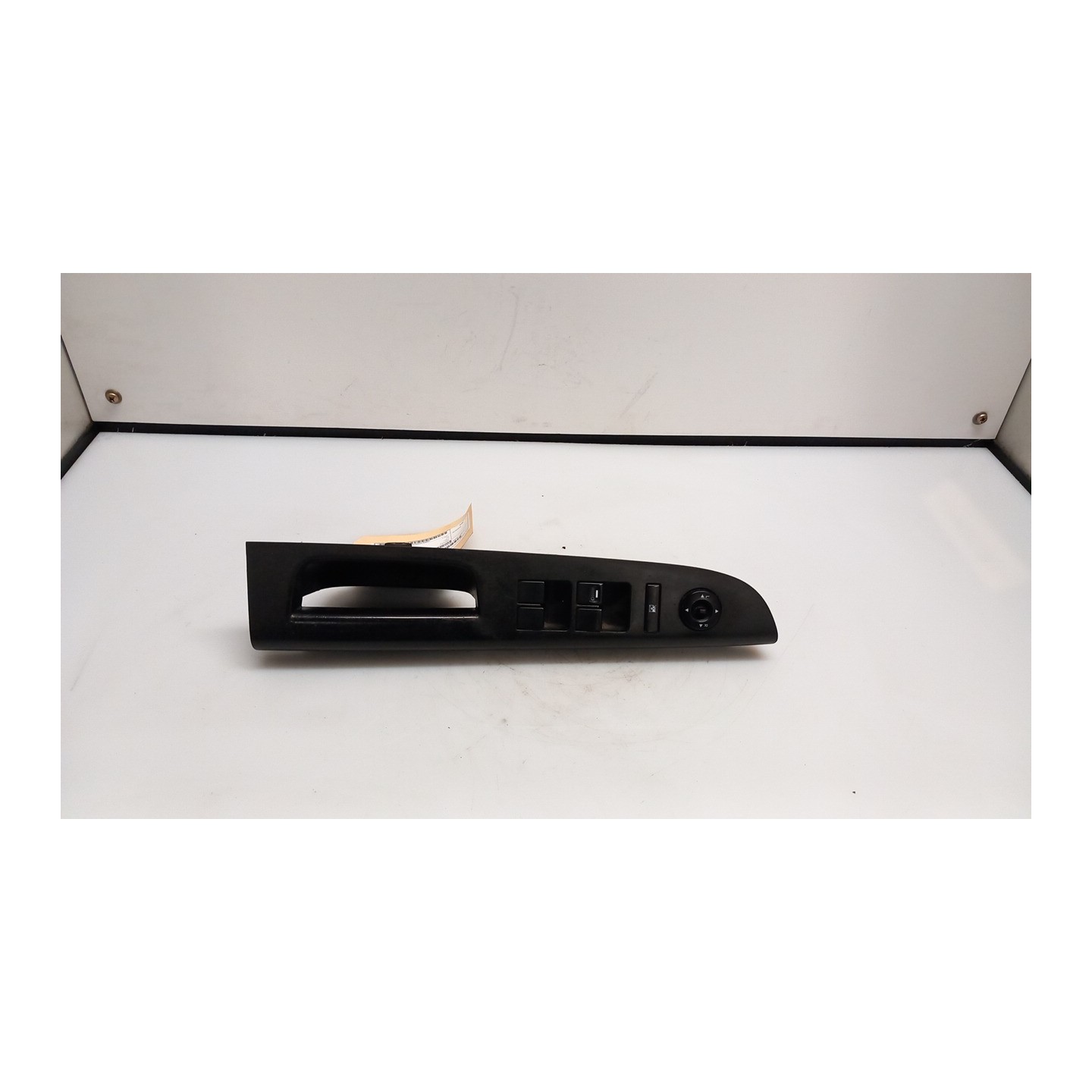 BLOCCO COMANDI ALZACRISTALLI E RETROVISORI EST. C/CRIS. ANTIG.,C/RETR. TERMICI 057 KIA VENGA (01/10-) G4FA 935701P310EQ