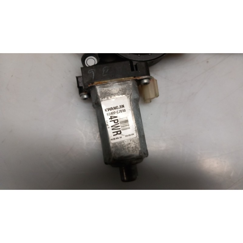 ALZACRISTALLO ELETTR. PORTA POST. DX. 104 HYUNDAI I20 (07/18-03/21) G4LA 83404C7010