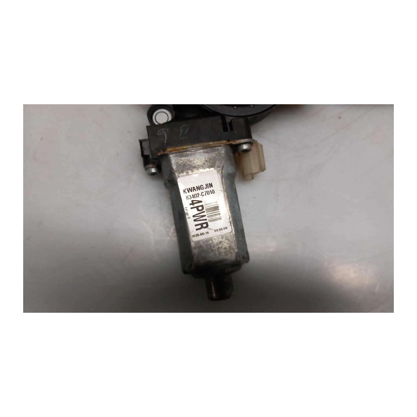 ALZACRISTALLO ELETTR. PORTA POST. DX. 104 HYUNDAI I20 (07/18-03/21) G4LA 83404C7010