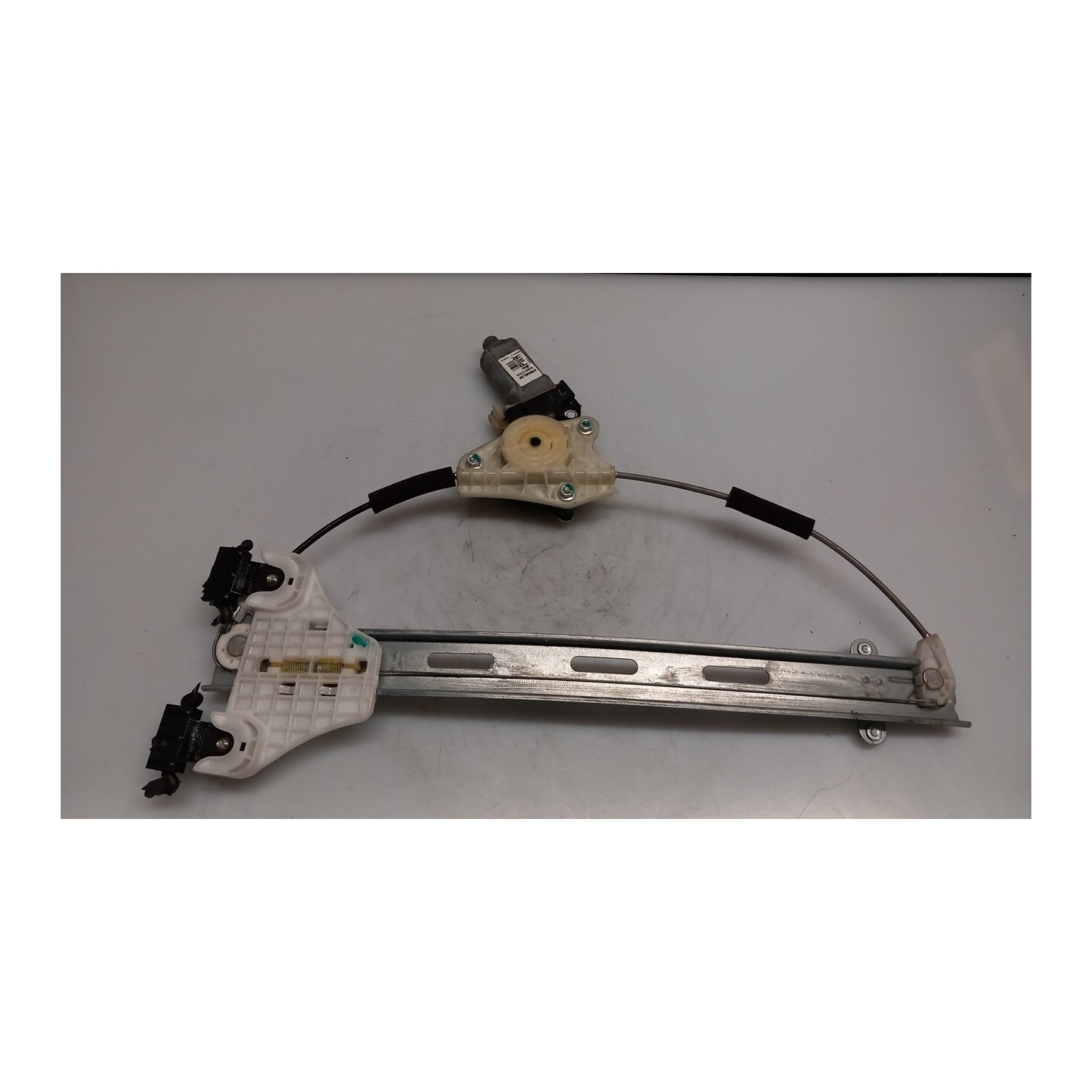 ALZACRISTALLO ELETTR. PORTA POST. DX. 104 HYUNDAI I20 (07/18-03/21) G4LA 83404C7010