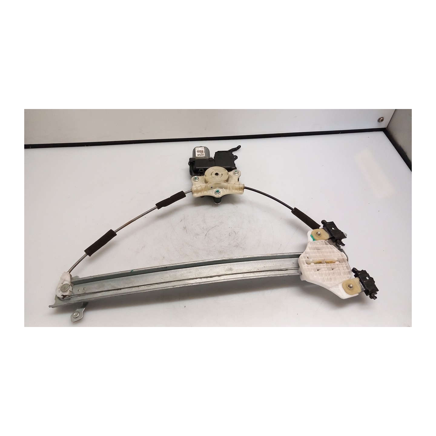 ALZACRISTALLO ELETTR. PORTA ANT. SX. 106 HYUNDAI I20 (07/18-03/21) G4LA 82403C7010