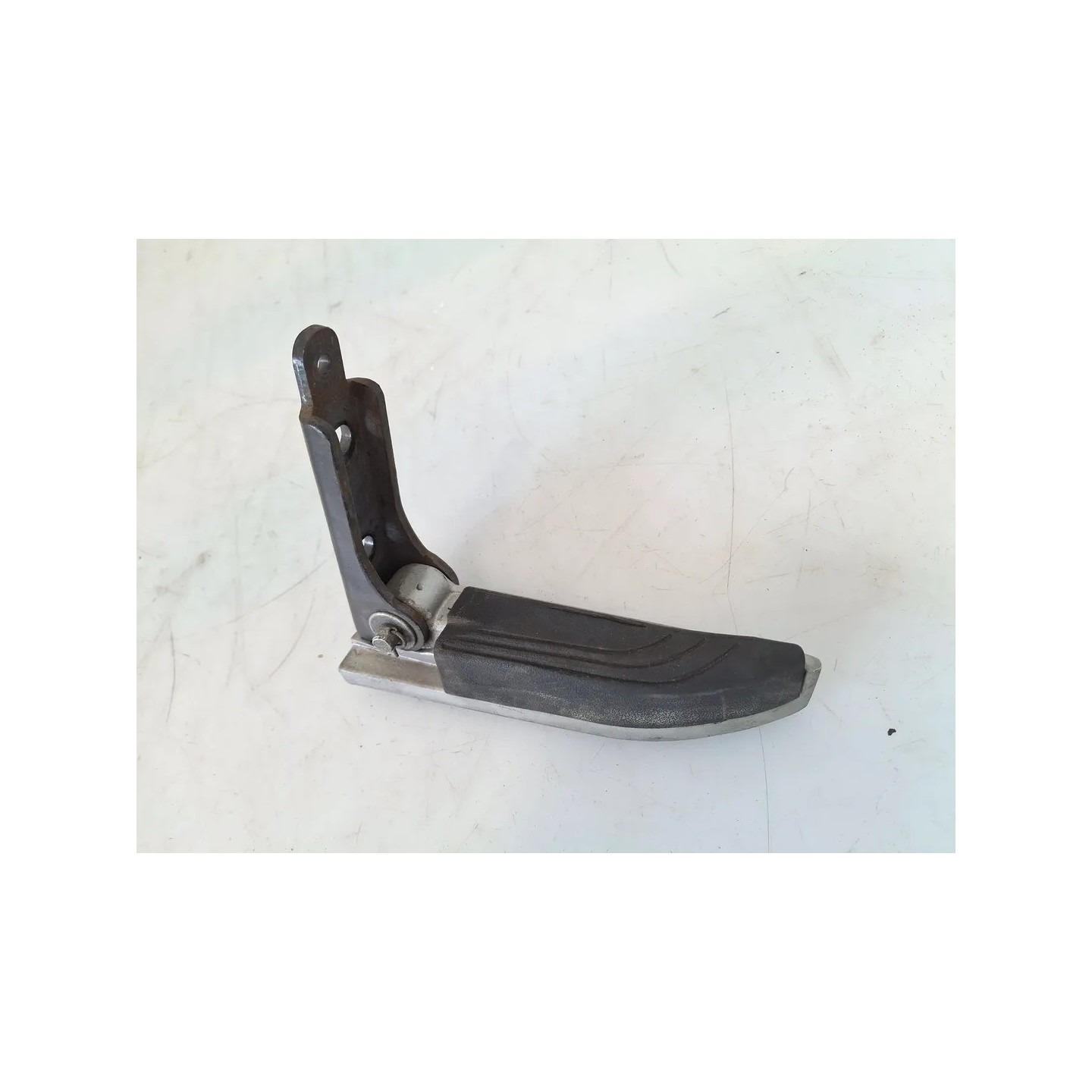 Pedana appoggiapiede posteriore completo Piaggio Mp3 Yourban Mp3 300 Yourban ERL Euro 3 Destro