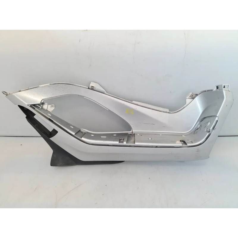 Pedana appoggiapiede anteriore Piaggio Mp3 Yourban Mp3 300 Yourban ERL Euro 3 Destro