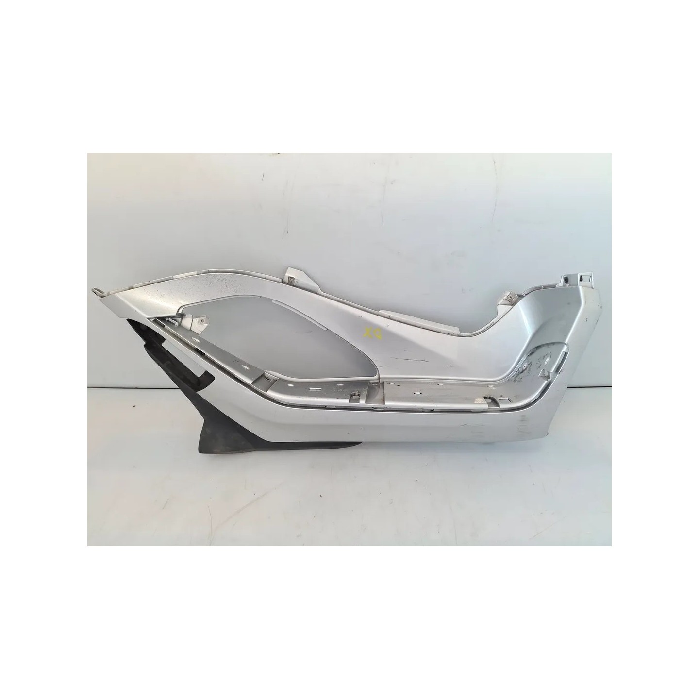 Pedana appoggiapiede anteriore Piaggio Mp3 Yourban Mp3 300 Yourban ERL Euro 3 Destro