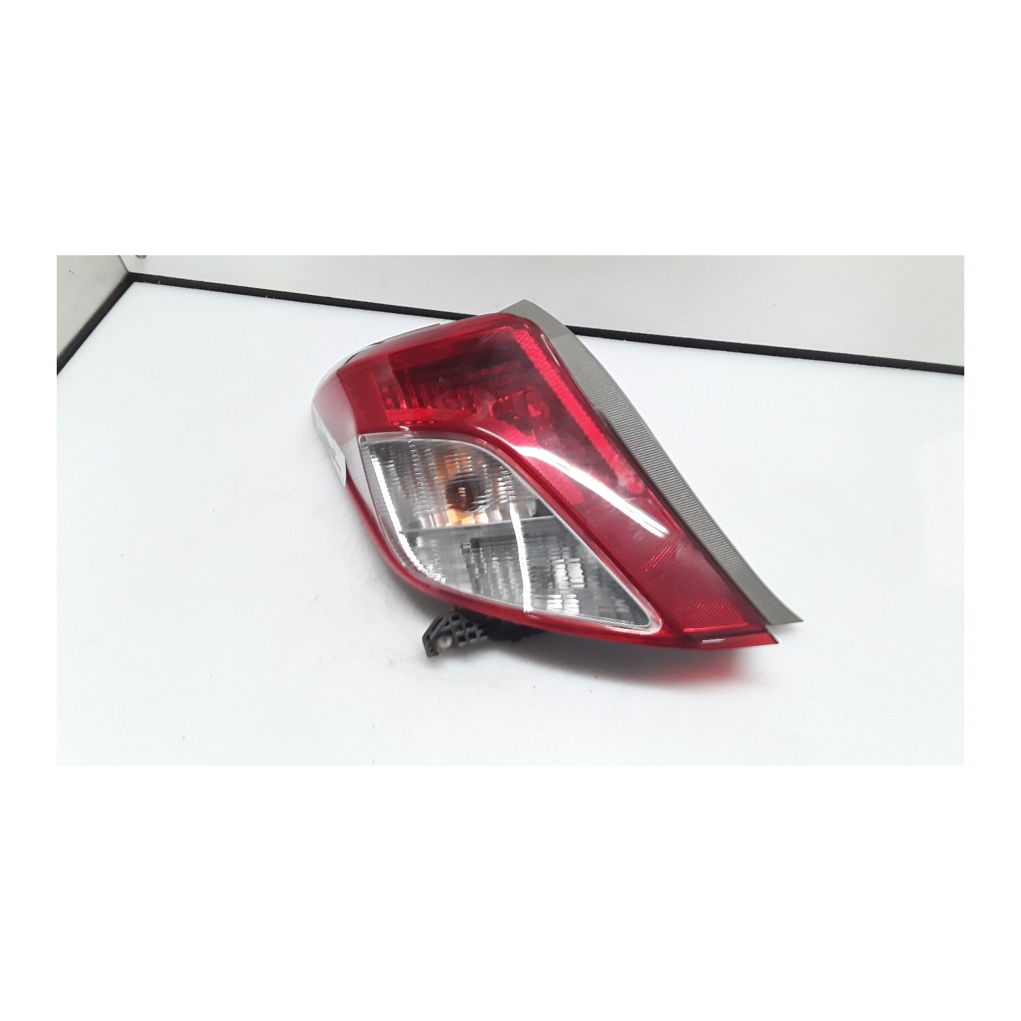 FANALE POST. SX. 104 TOYOTA YARIS (09/11-02/15) 1NDTV 815610D370