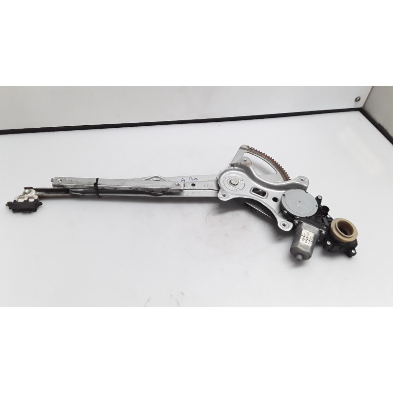 ALZACRISTALLO PORTA ANT. C/MOTORINO DX. 094 TOYOTA COROLLA VERSO (03/04-12/09) 2ADFTV 698100F010