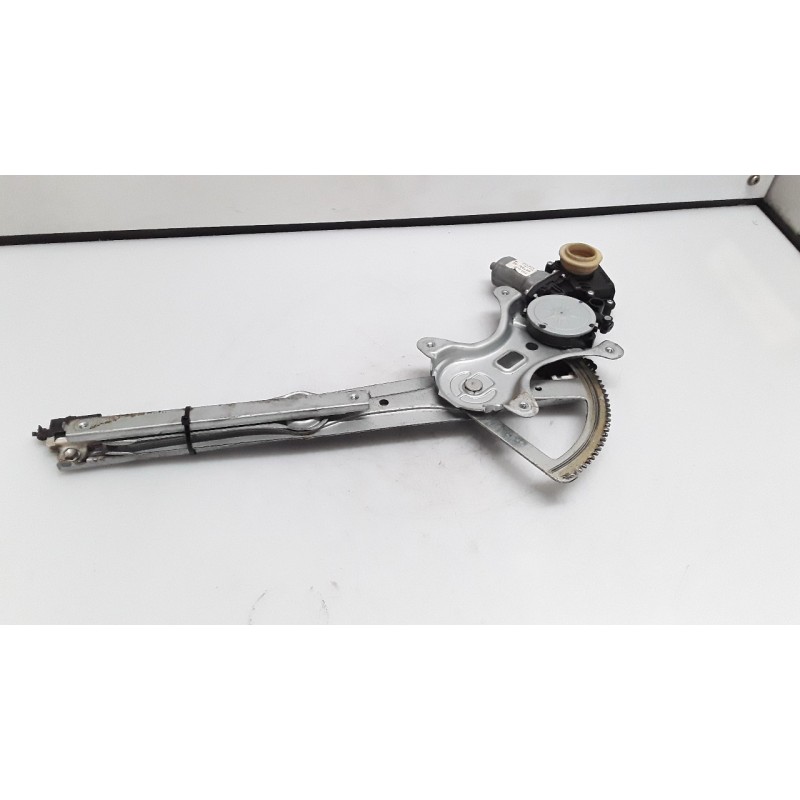 ALZACRISTALLO PORTA ANT. C/MOTORINO SX. 095 TOYOTA COROLLA VERSO (03/04-12/09) 2ADFTV 698200F010