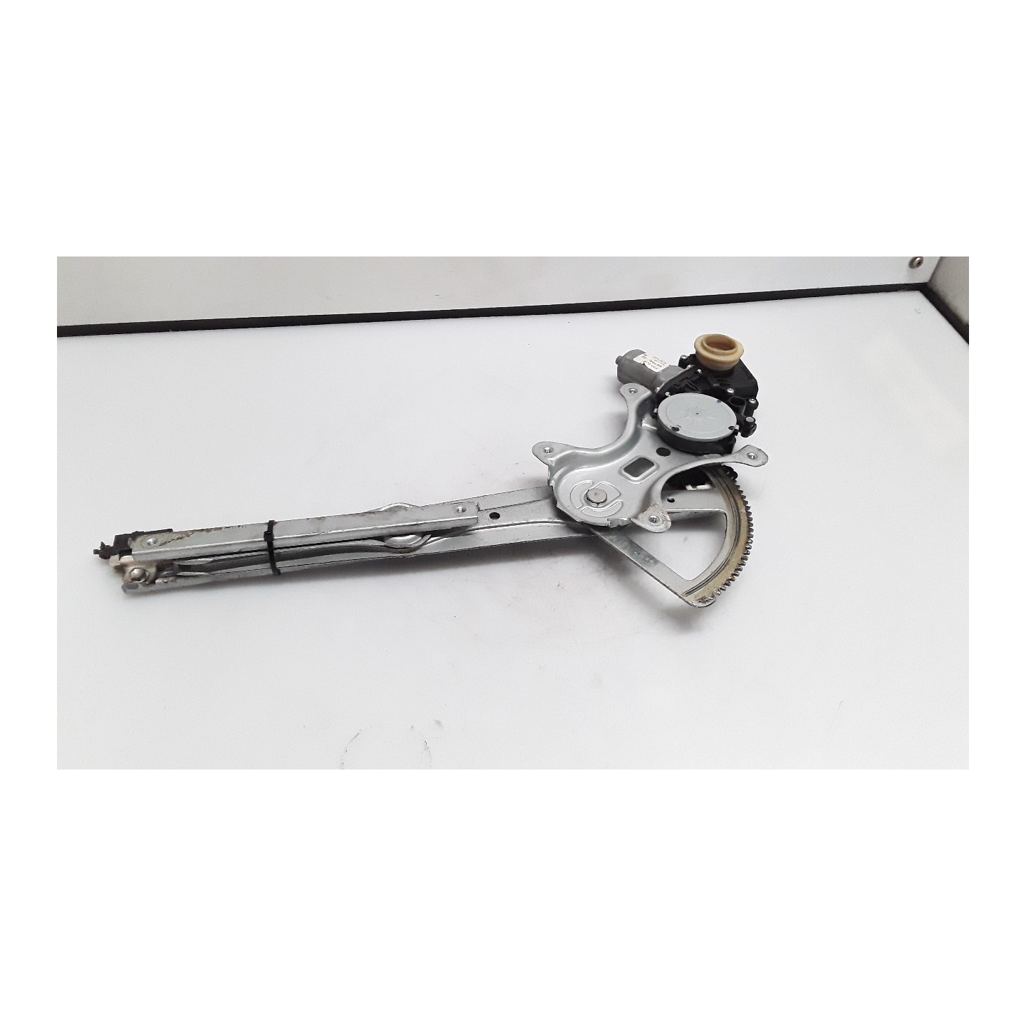 ALZACRISTALLO PORTA ANT. C/MOTORINO SX. 095 TOYOTA COROLLA VERSO (03/04-12/09) 2ADFTV 698200F010