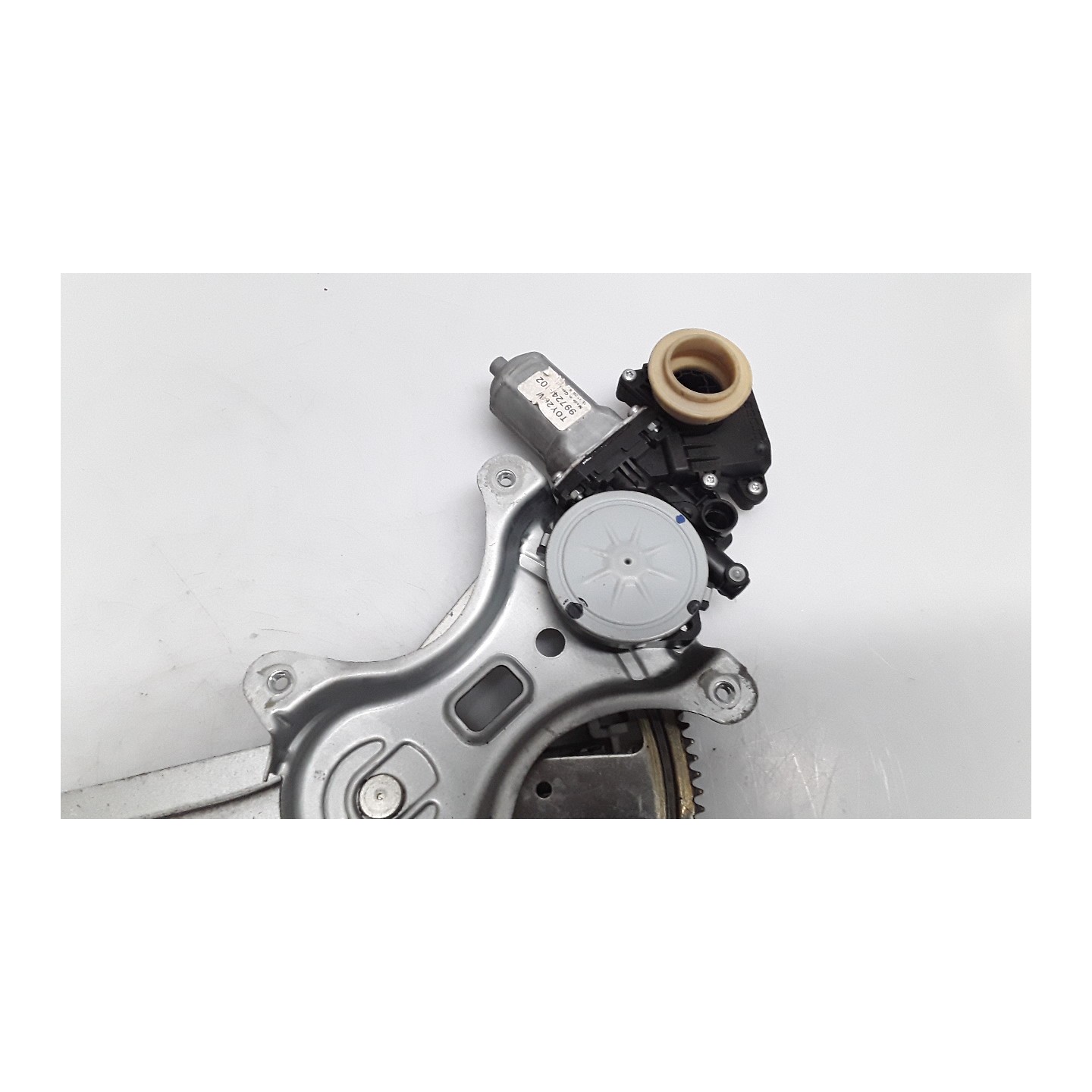 ALZACRISTALLO PORTA ANT. C/MOTORINO SX. 095 TOYOTA COROLLA VERSO (03/04-12/09) 2ADFTV 698200F010