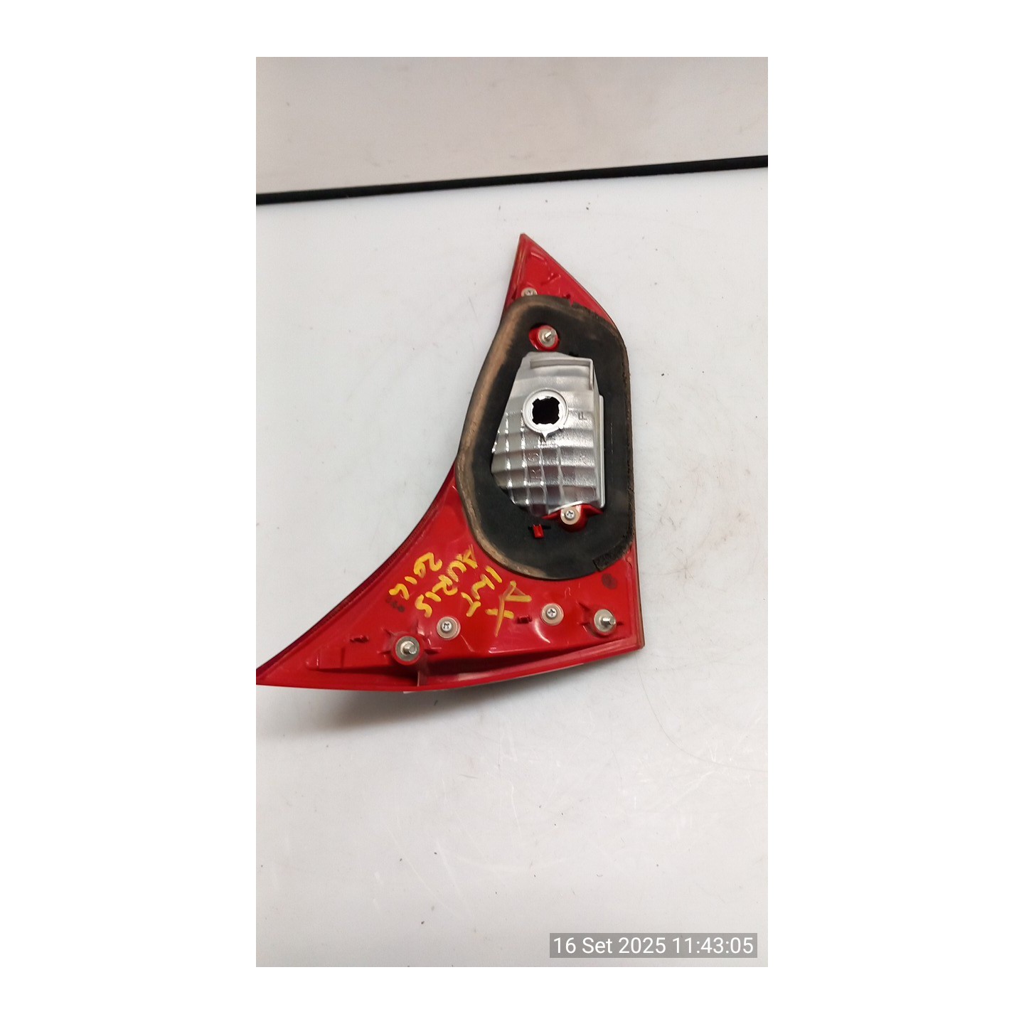 FANALE POST. PARTE INT. DX. 005 TOYOTA AURIS (11/12-) 1NDTV 8158102460