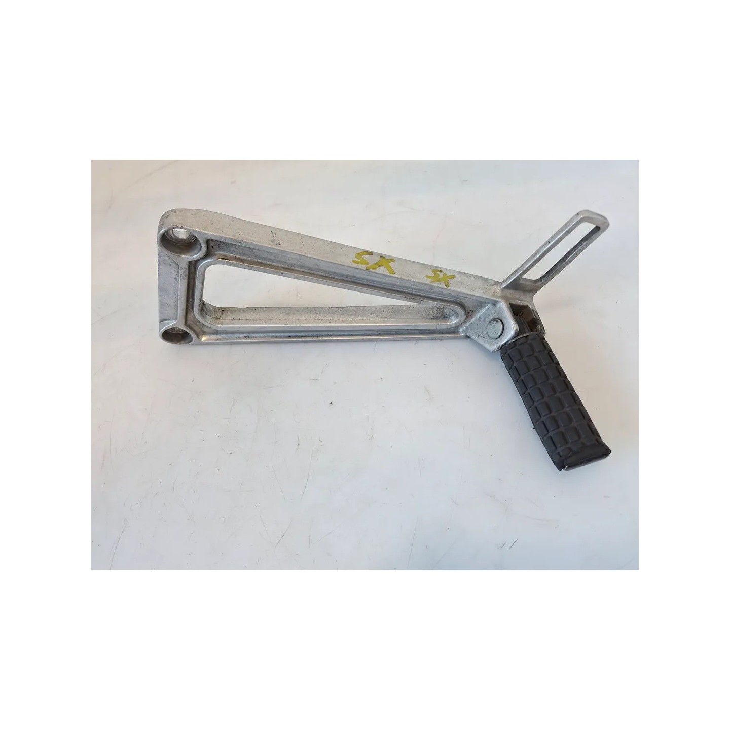 Supporto pedana appoggiapiede posteriore Honda NX 650 Dominator (91-95) NX 650 Dominator Sinistro