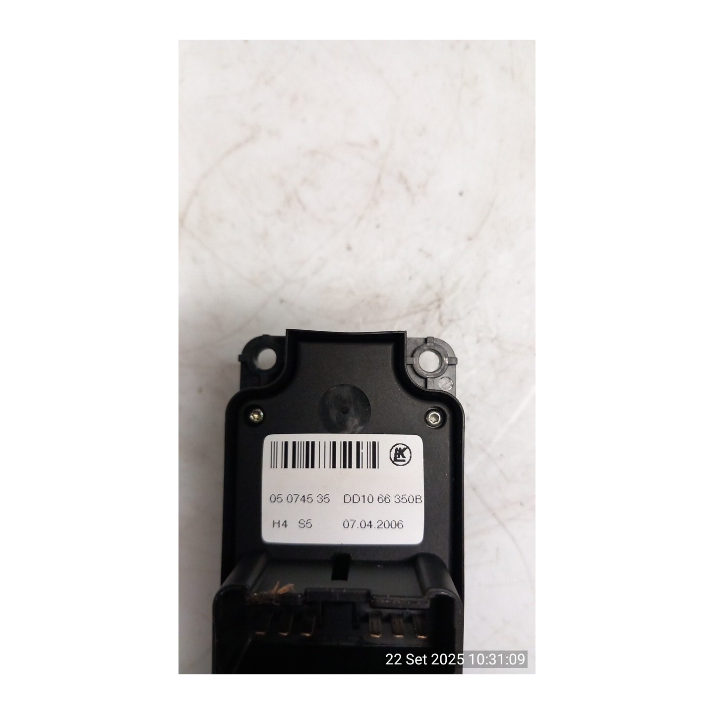 BLOCCO COMANDI ALZACRISTALLI C/CRISTALLI ELETTRICI POST 033 MAZDA MAZDA 2 1A SERIE (02/03-08/07 FUJA DD1066350B