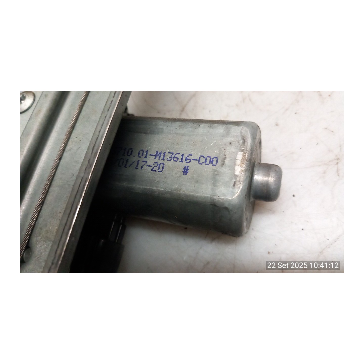 ALZACRISTALLO ELETTR. PORTA POST. CON MOTORINO SX. 093 DACIA SANDERO 2A SERIE (12/12-) B4DB4 827211031R