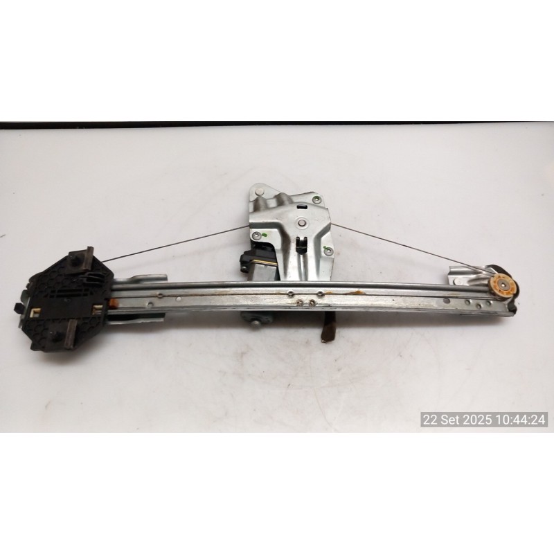 ALZACRISTALLO ELETTR. PORTA ANT. CON MOTORINO DX. 094 DACIA SANDERO 2A SERIE (12/12-) B4DB4 807209299R