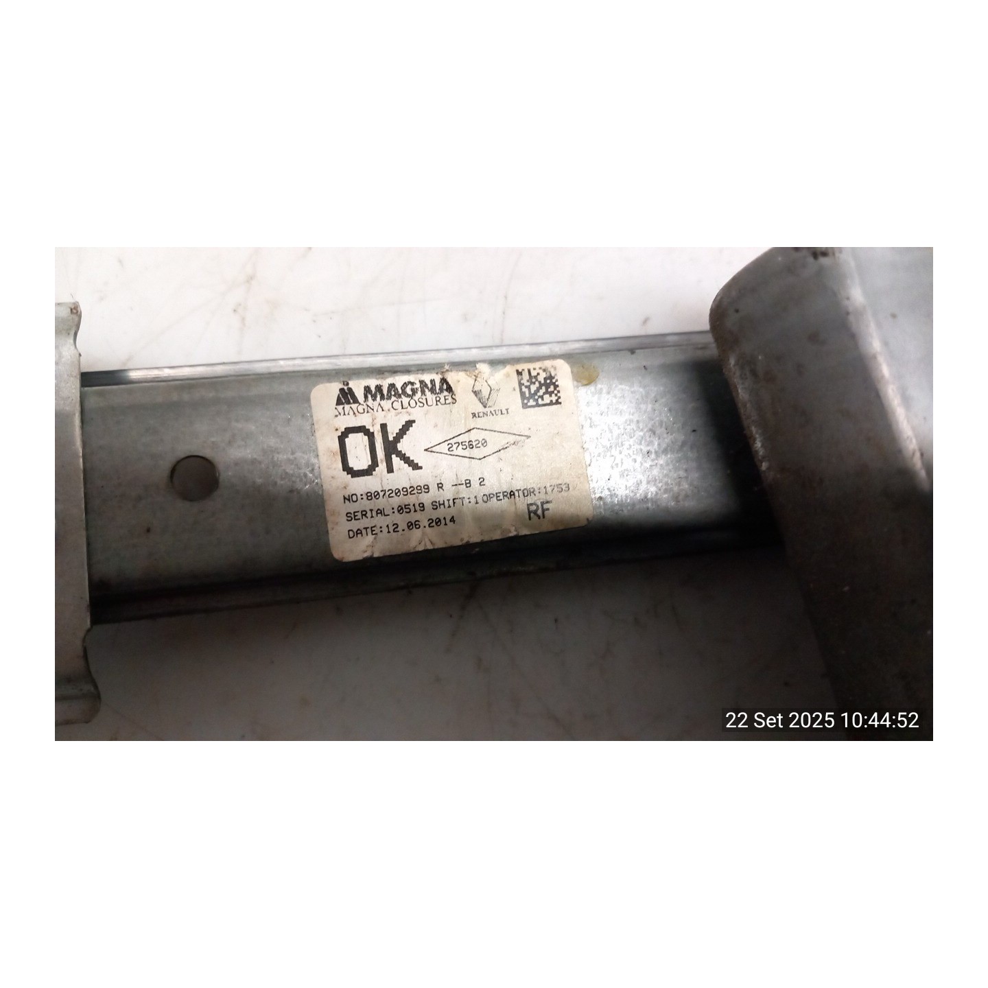 ALZACRISTALLO ELETTR. PORTA ANT. CON MOTORINO DX. 094 DACIA SANDERO 2A SERIE (12/12-) B4DB4 807209299R