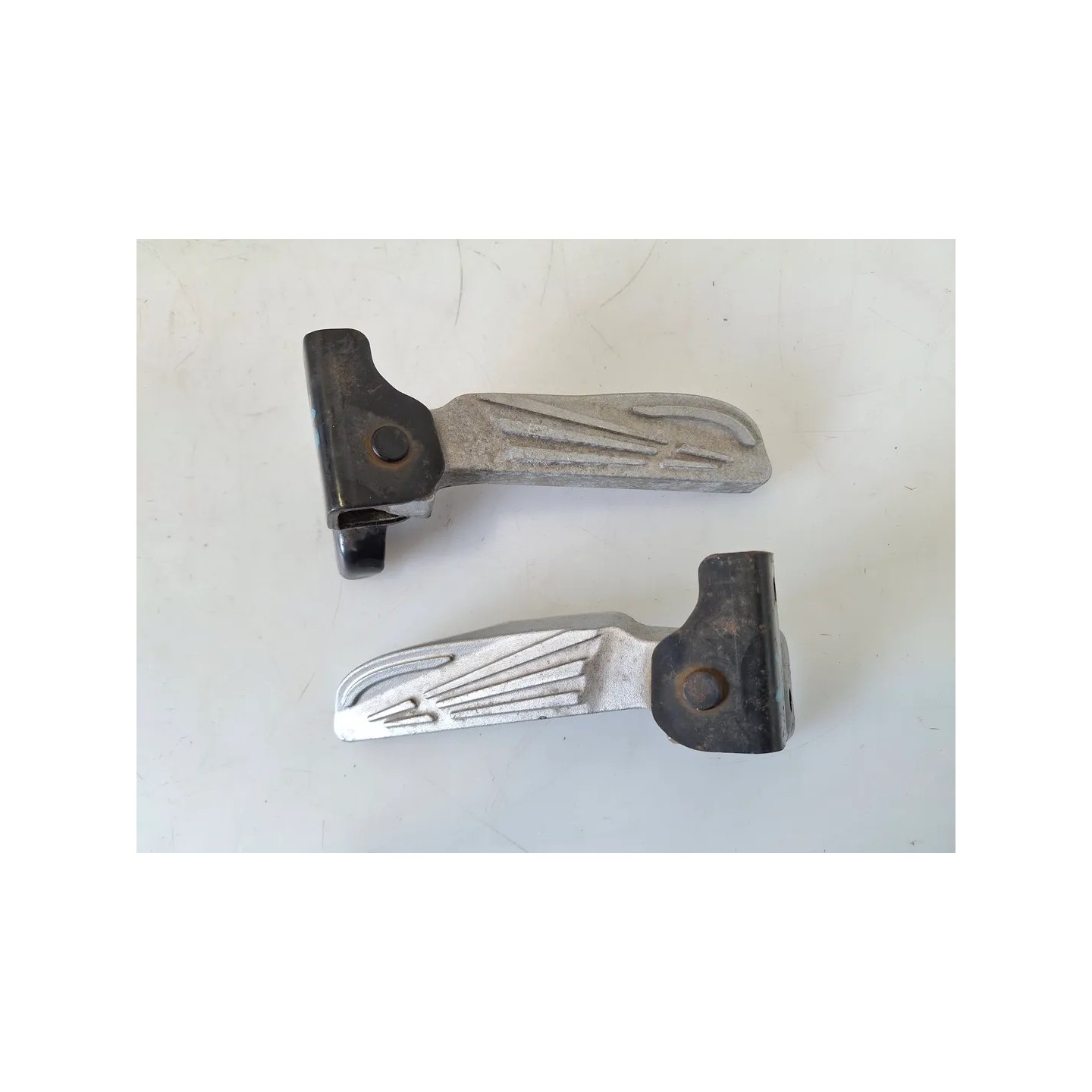 Pedana appoggiapiede posteriore completo Sym Symphony 125 S (E3) Symphony 125 S 