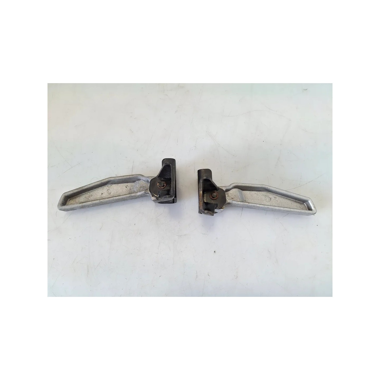 Pedana appoggiapiede posteriore completo Sym Symphony 125 S (E3) Symphony 125 S 