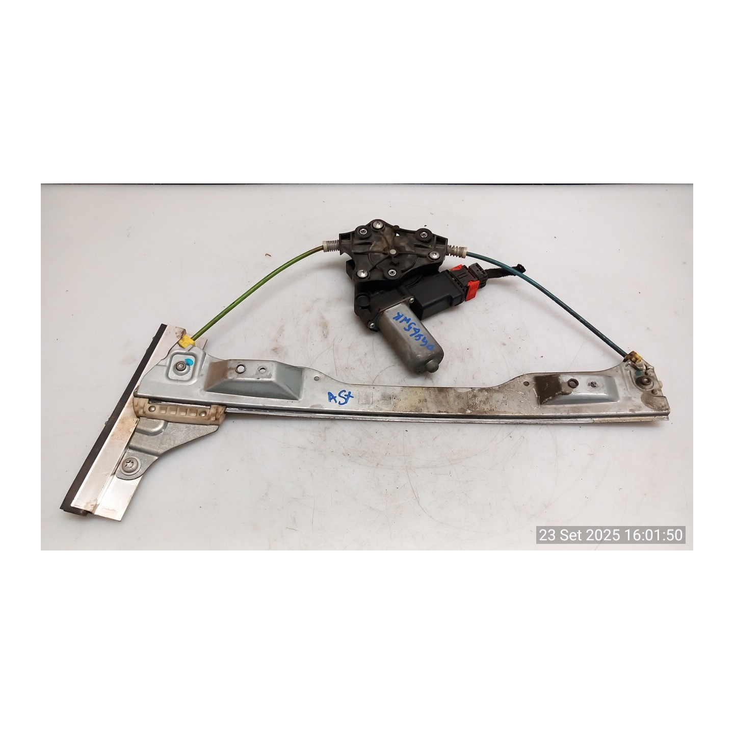 ALZACRISTALLO ELETTR. PORTA ANT. C/MOTORINO SX. 028 OPEL CORSA (S07) (07/06-02/11) Z13DTH 13447038
