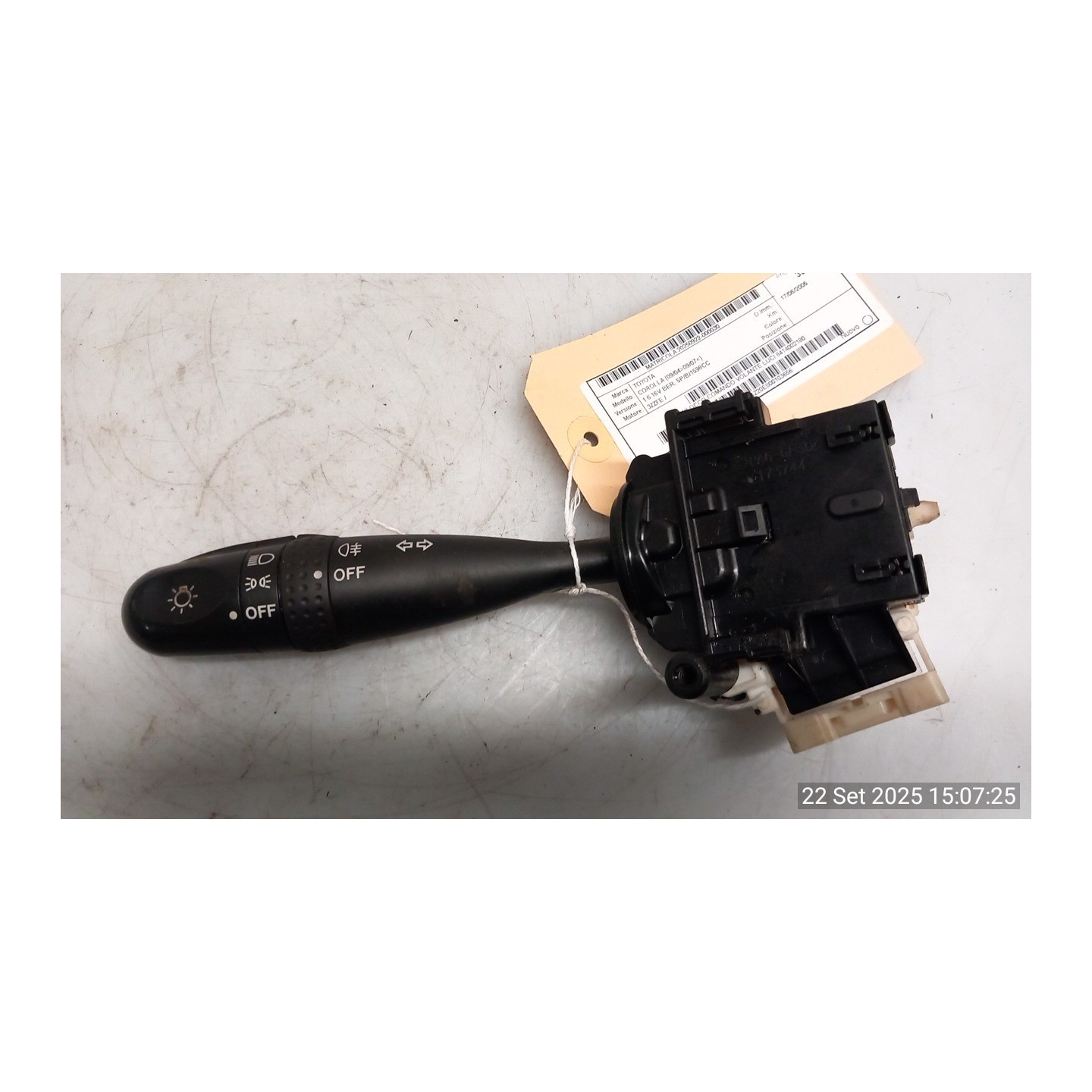 BLOCCO COMANDO VOLANTE LUCI 030 TOYOTA COROLLA (09/04-09/07) 3ZZFE 8414002180