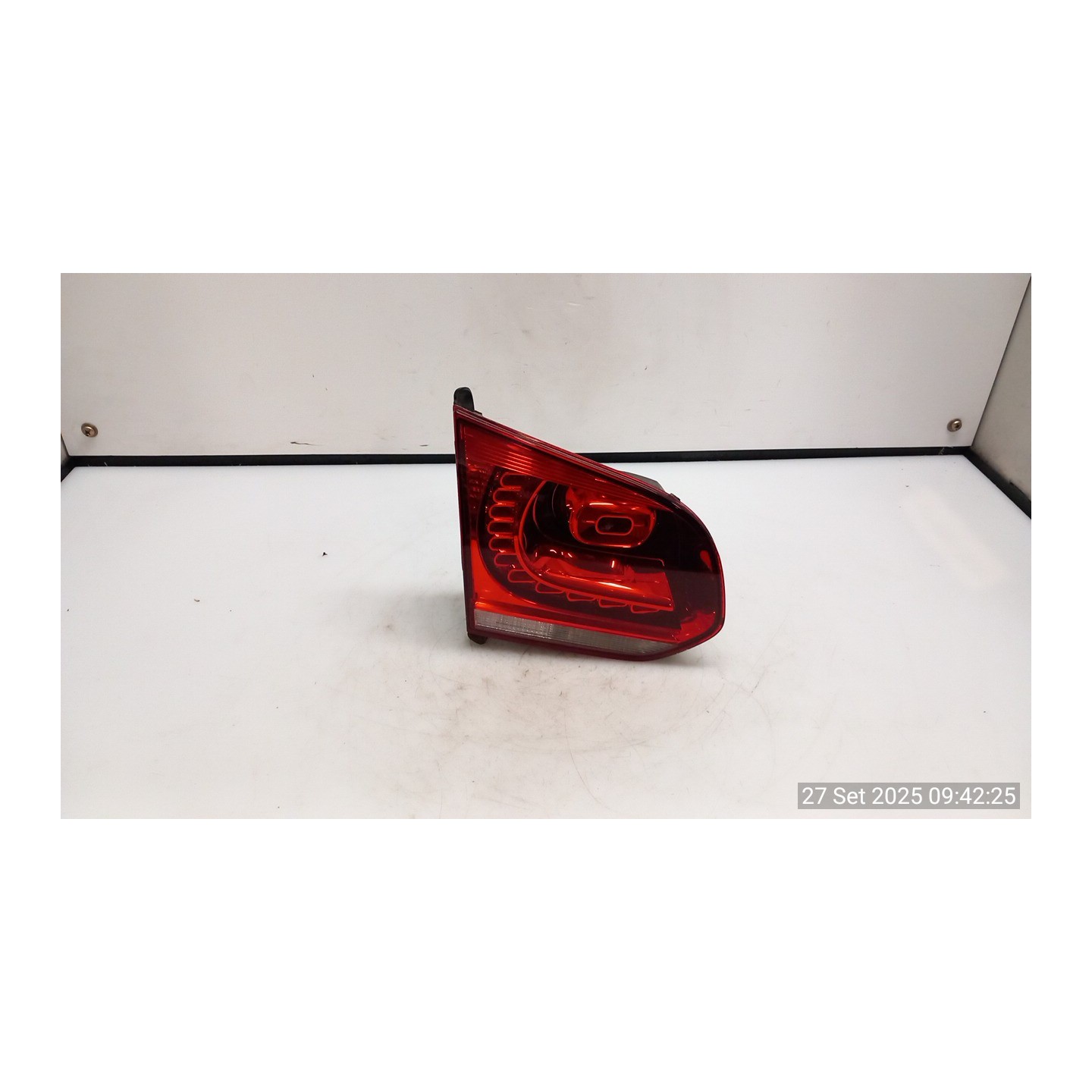 FANALE POST. PARTE INT. HELLA DX. 009 VOLKSWAGEN GOLF (5K/AJ) (09/08-) CAY 5K0945094AB