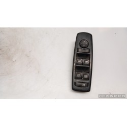 BLOCCO COMANDI ALZACRISTALLI E RETROVISORI EST. RETR.EST.01/02;EA1;EA2;ANTIFUR 083 RENAULT MEGANE 3A SERIE (10/08-) K9KJ8 809610