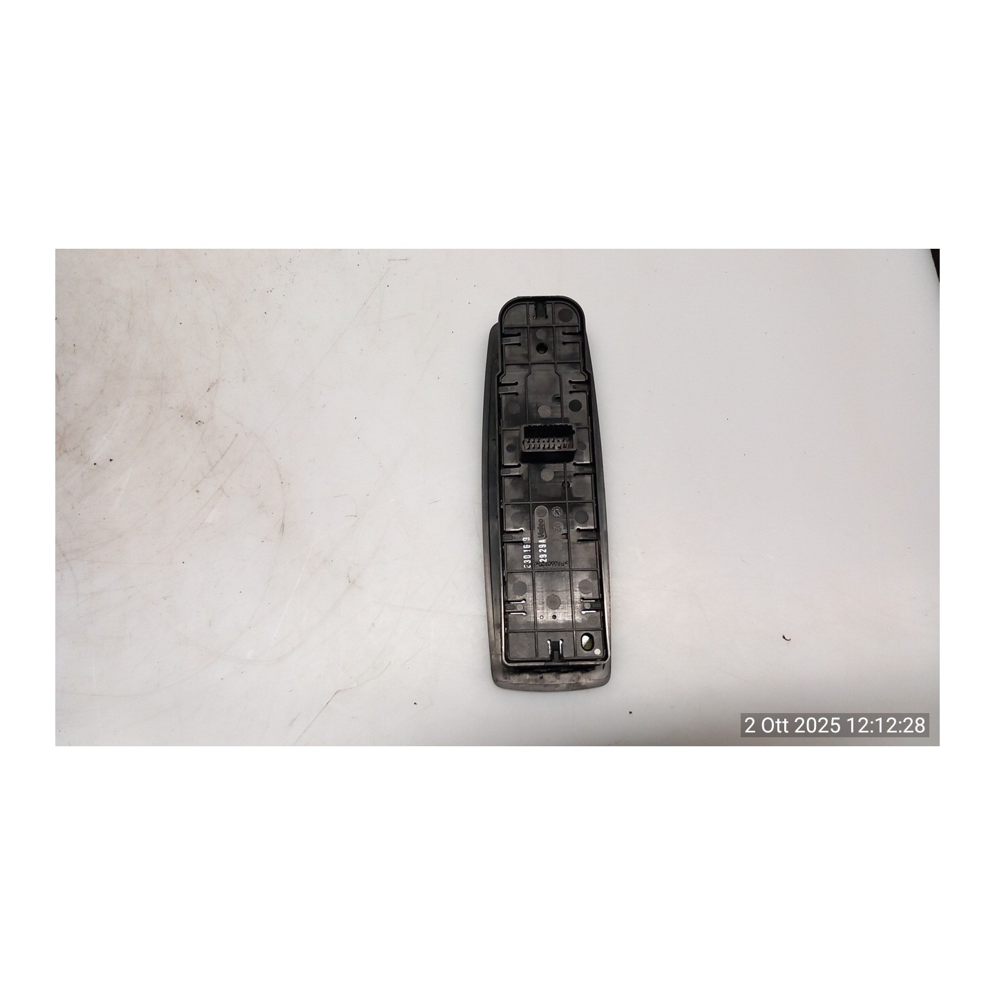 BLOCCO COMANDI ALZACRISTALLI E RETROVISORI EST. RETR.EST.01/02;EA1;EA2;ANTIFUR 083 RENAULT MEGANE 3A SERIE (10/08-) K9KJ8 809610