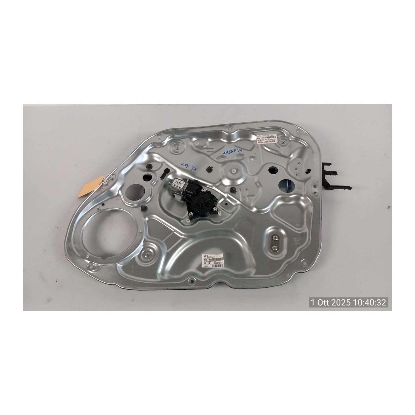 MOTORINO ALZACRISTALLO PORTA ANT. C/CRISTALLI ANTIGHIGLIOTTINA DX. 025 KIA VENGA (01/10-) D4FC 824601P010