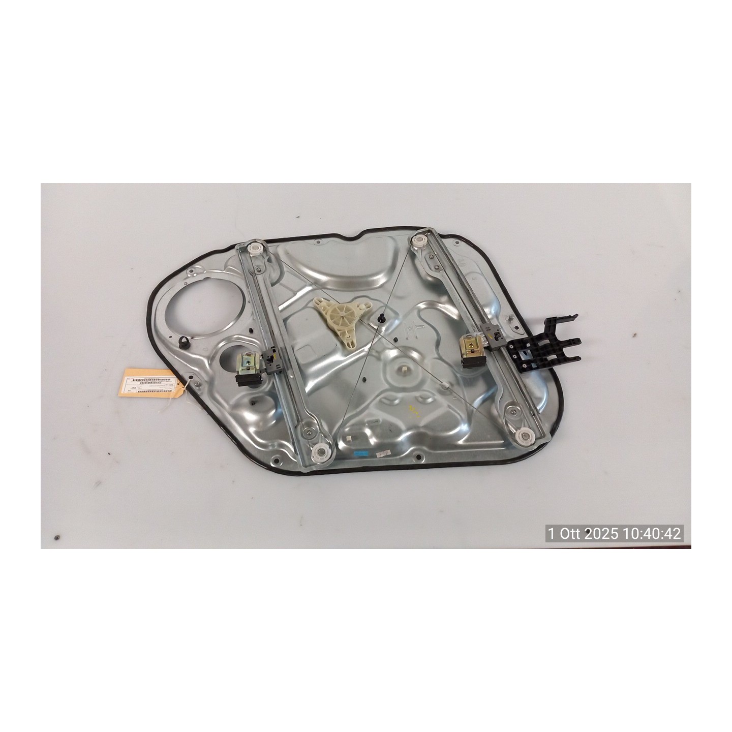 MOTORINO ALZACRISTALLO PORTA ANT. C/CRISTALLI ANTIGHIGLIOTTINA DX. 025 KIA VENGA (01/10-) D4FC 824601P010