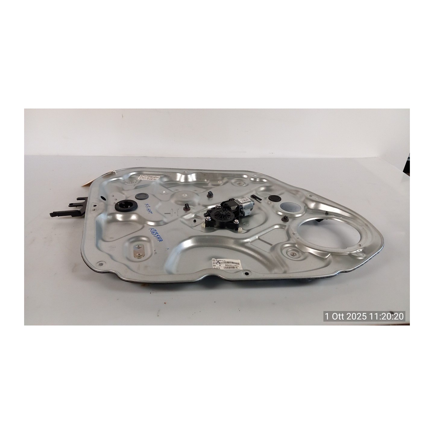 MOTORINO ALZACRISTALLO PORTA ANT. C/CRISTALLI ANTIGHIGLIOTTINA SX. 026 KIA VENGA (01/10-) D4FC 824501P010