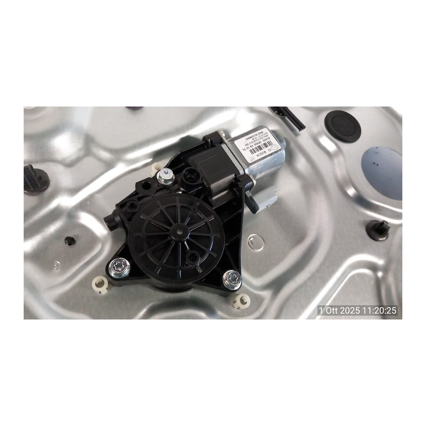 MOTORINO ALZACRISTALLO PORTA ANT. C/CRISTALLI ANTIGHIGLIOTTINA SX. 026 KIA VENGA (01/10-) D4FC 824501P010