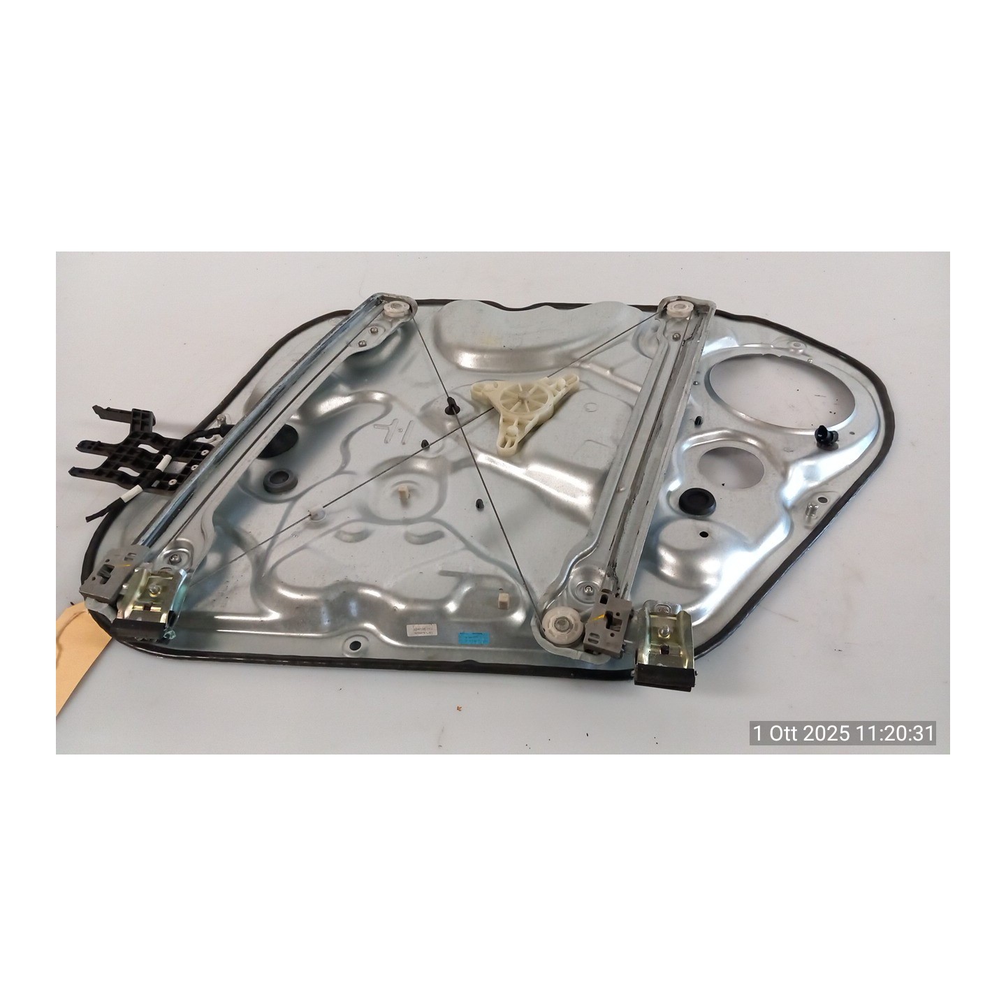 MOTORINO ALZACRISTALLO PORTA ANT. C/CRISTALLI ANTIGHIGLIOTTINA SX. 026 KIA VENGA (01/10-) D4FC 824501P010
