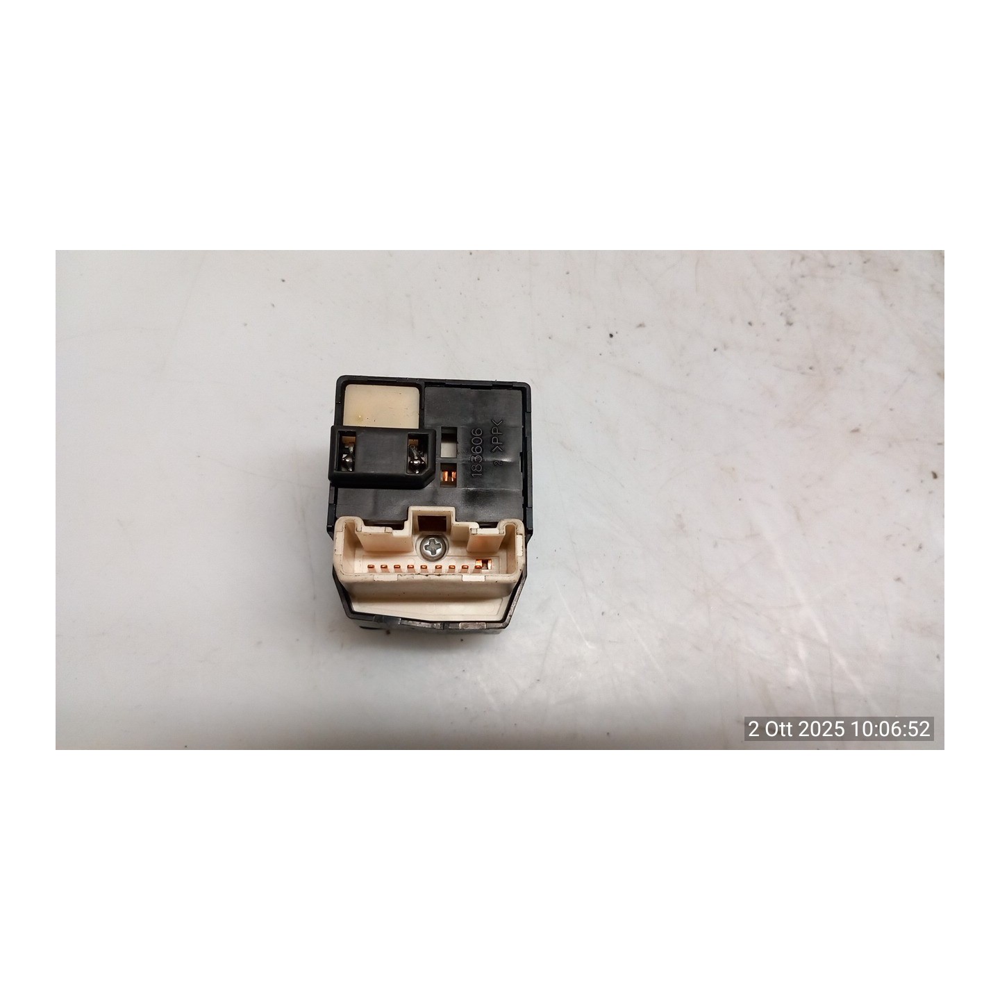 INTERRUTTORE REGOLAZIONE RETROVISORE EST. 063 SUBARU FORESTER 2A SERIE (10/02-04/08 EJ20 83061SA010