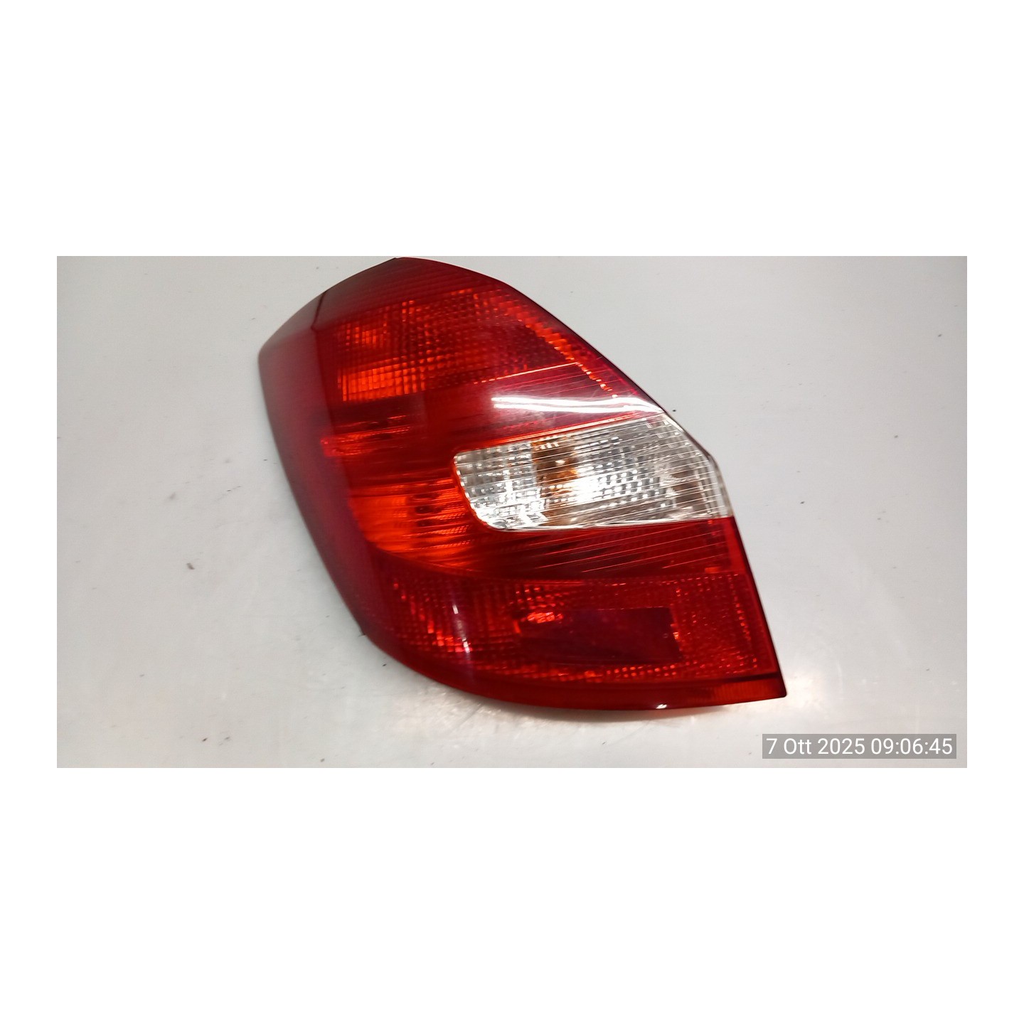 FANALE POST. SX. 024 SKODA FABIA (54) (04/07-03/15) BBM 5J6945111