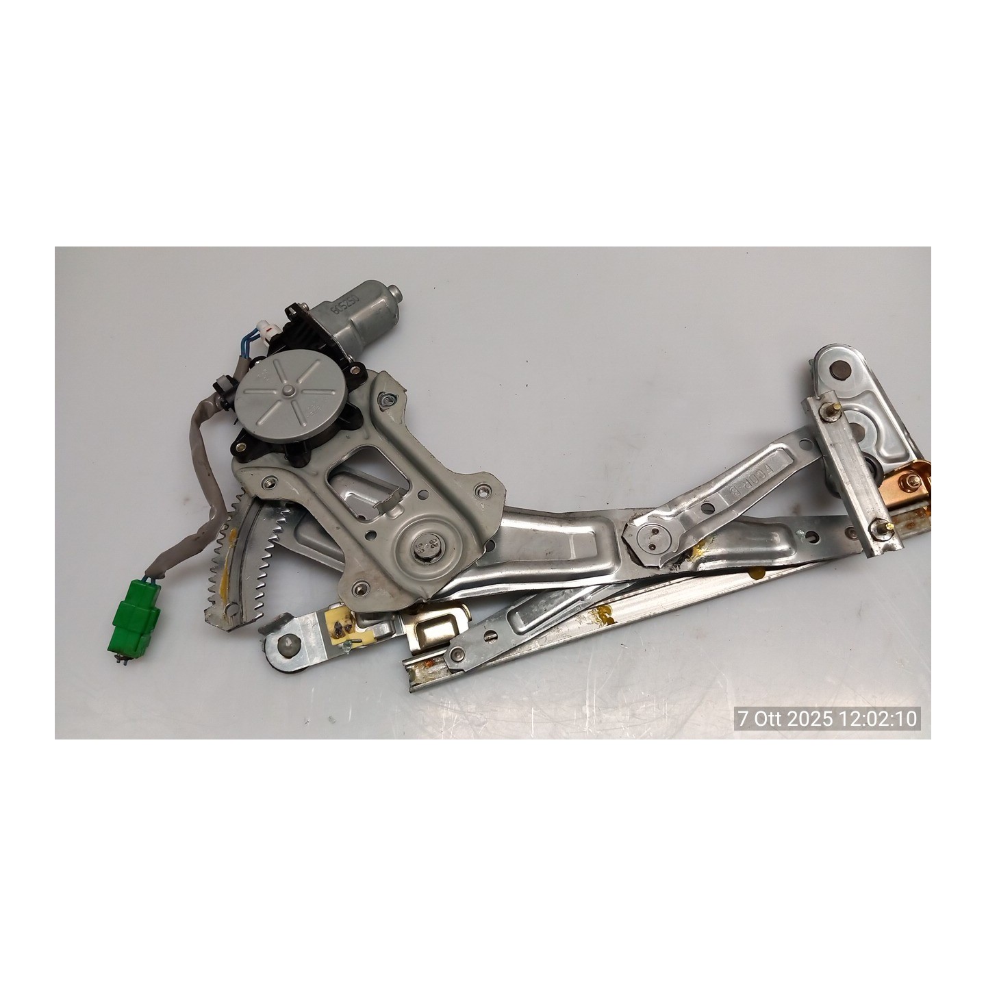 ALZACRISTALLO ELETTR. PORTA POST. DX. 057 SUBARU FORESTER 2A SERIE (10/02-04/08 EJ20 62222SA001