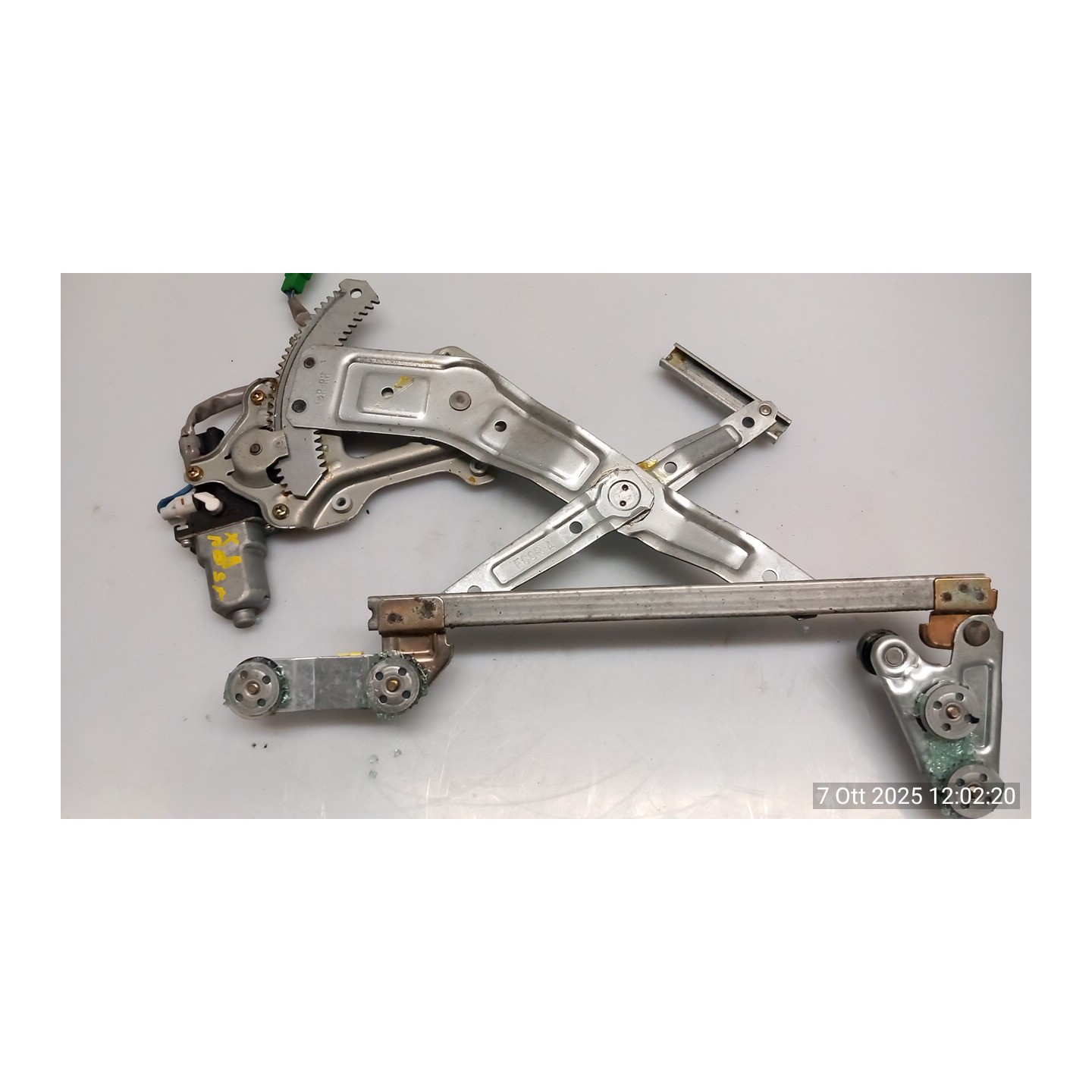 ALZACRISTALLO ELETTR. PORTA POST. DX. 057 SUBARU FORESTER 2A SERIE (10/02-04/08 EJ20 62222SA001