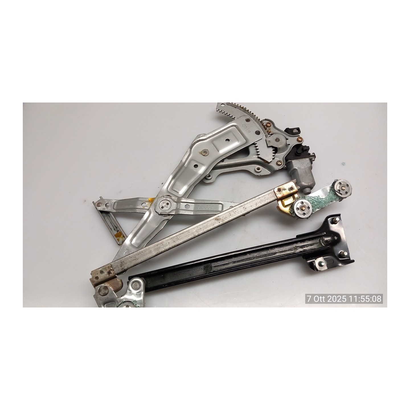 ALZACRISTALLO ELETTR. PORTA POST. SX. 058 SUBARU FORESTER 2A SERIE (10/02-04/08 EJ20 62222SA011