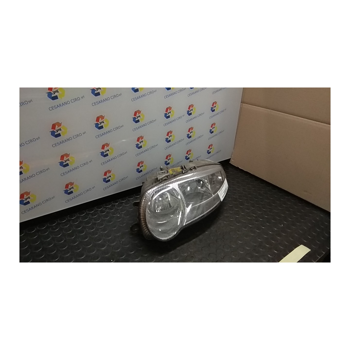 PROIETTORE SX. 042 ALFA ROMEO 147 (W8) (08/00-01/06) AR37203 46826196
