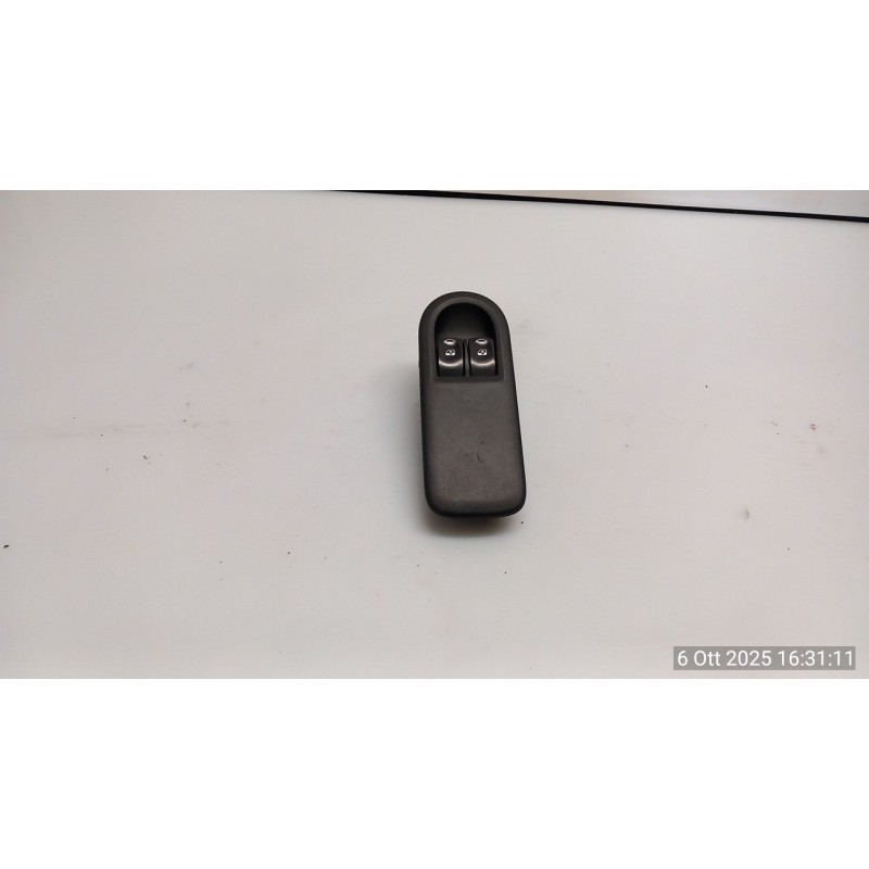 INTERRUTTORE ALZACRISTALLI PORTA ANT. ELETTRICO SEMPLICE SX. 023 RENAULT CLIO 3A SERIE (05/09-) D4FL7 8200214939
