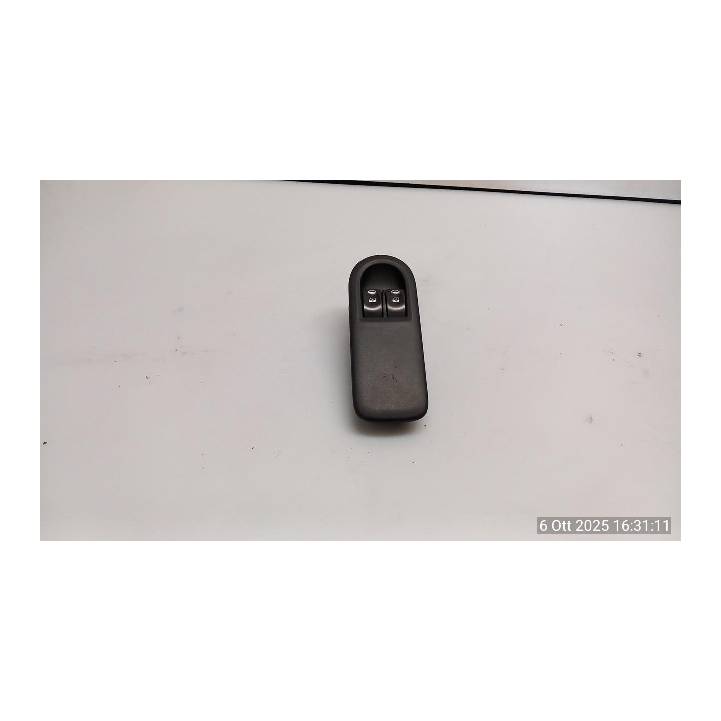 INTERRUTTORE ALZACRISTALLI PORTA ANT. ELETTRICO SEMPLICE SX. 023 RENAULT CLIO 3A SERIE (05/09-) D4FL7 8200214939