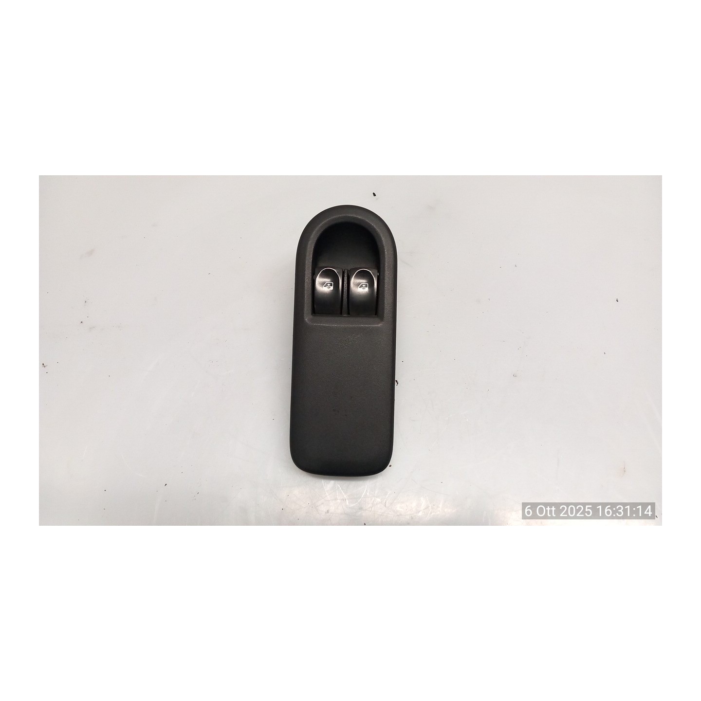 INTERRUTTORE ALZACRISTALLI PORTA ANT. ELETTRICO SEMPLICE SX. 023 RENAULT CLIO 3A SERIE (05/09-) D4FL7 8200214939