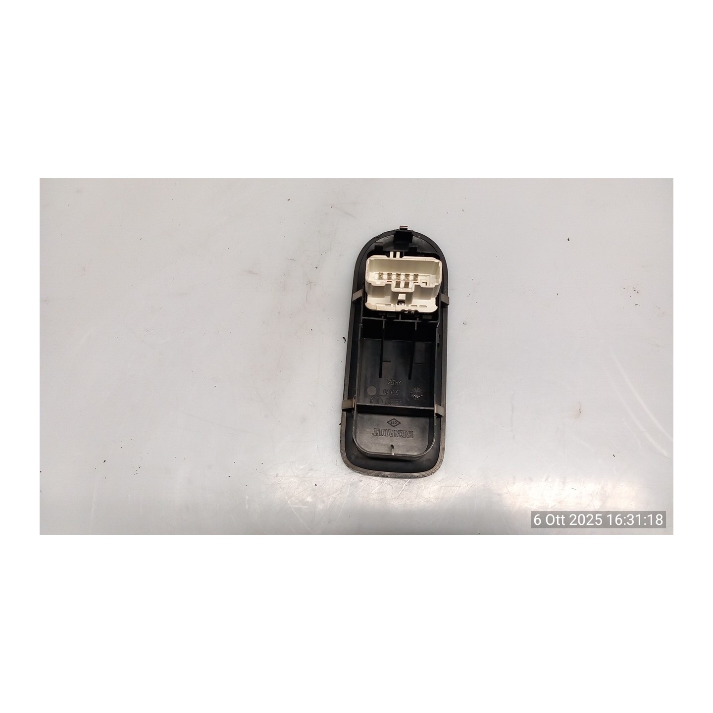 INTERRUTTORE ALZACRISTALLI PORTA ANT. ELETTRICO SEMPLICE SX. 023 RENAULT CLIO 3A SERIE (05/09-) D4FL7 8200214939