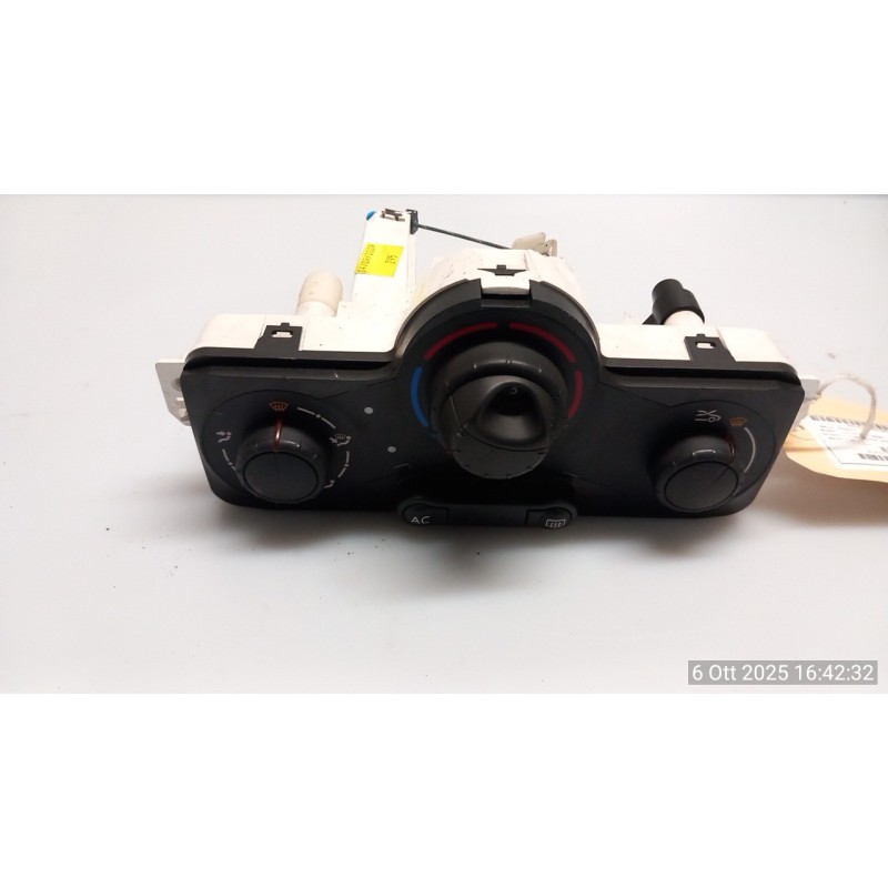 BLOCCO COMANDO CLIMATIZZAZIONE C/A/C 024 RENAULT CLIO 3A SERIE (05/09-) D4FL7 7701070473