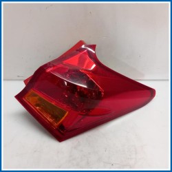 Fanale est. PLASTICA POST DX 
dx. 
post. TOYOTA Auris II