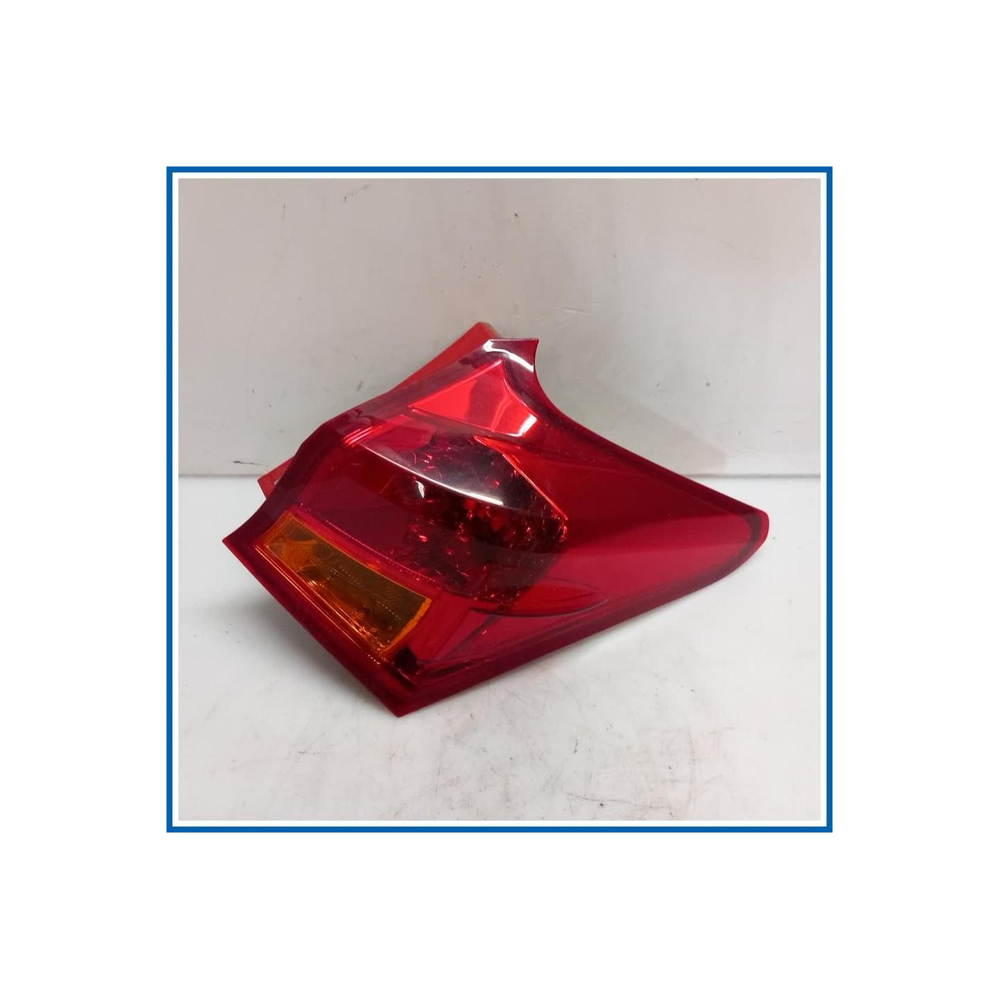 Fanale est. PLASTICA POST DX 
dx. 
post. TOYOTA Auris II